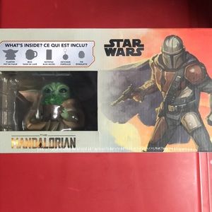 Disney’s Star Wars Mandalorian and Baby Yoda Gift Set